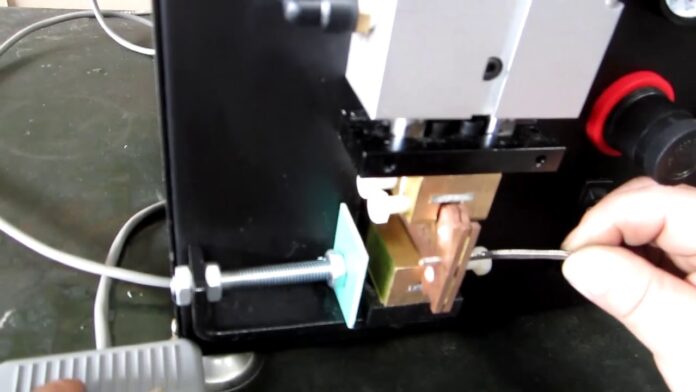 Metal mesh stripping machine