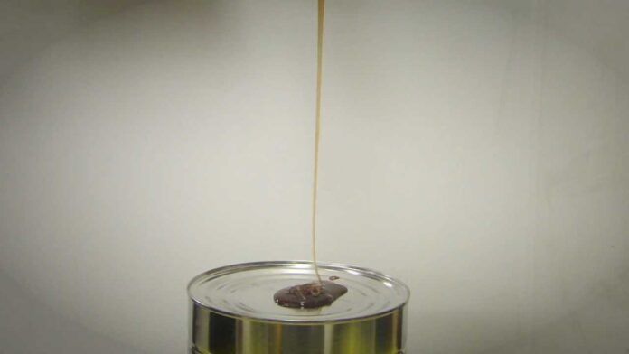 ISO 680 Gear Oil pouring at various temperatures | Thiết bị hiệu chuẩn Calibrator