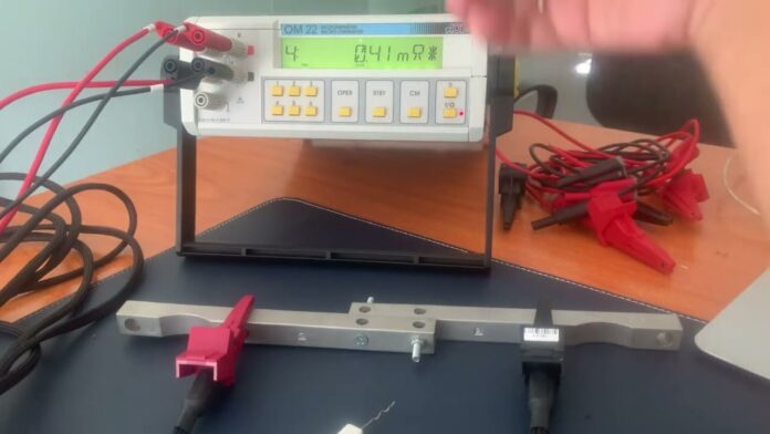 Ảnh hưởng của thao tác cặp que đo không đúng khi đo điện trở tiếp xúc | micro-ohmmeter OM22 AOIP
