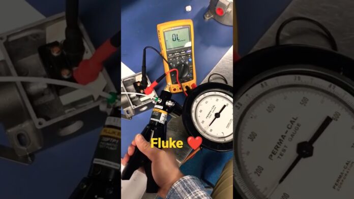 Pressure Calibrator #Fluke #ytshorts #calibration #instrumentation #tools | Thiết bị hiệu chuẩn Calibrator