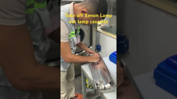 Take off Xenon Lamp out the lamp cassette| Thay thế bóng đèn Xenon Lamp 1700W cho Suntest XLS+ (II)